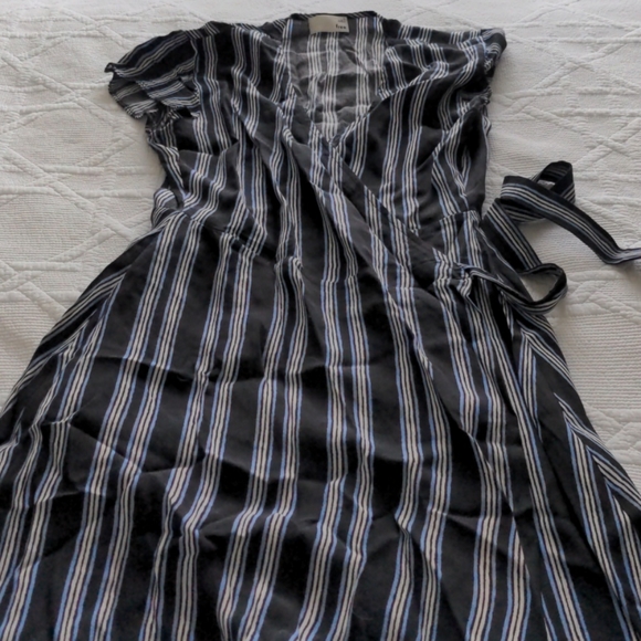 Aritzia Midi Wrap Dress - Picture 4 of 4
